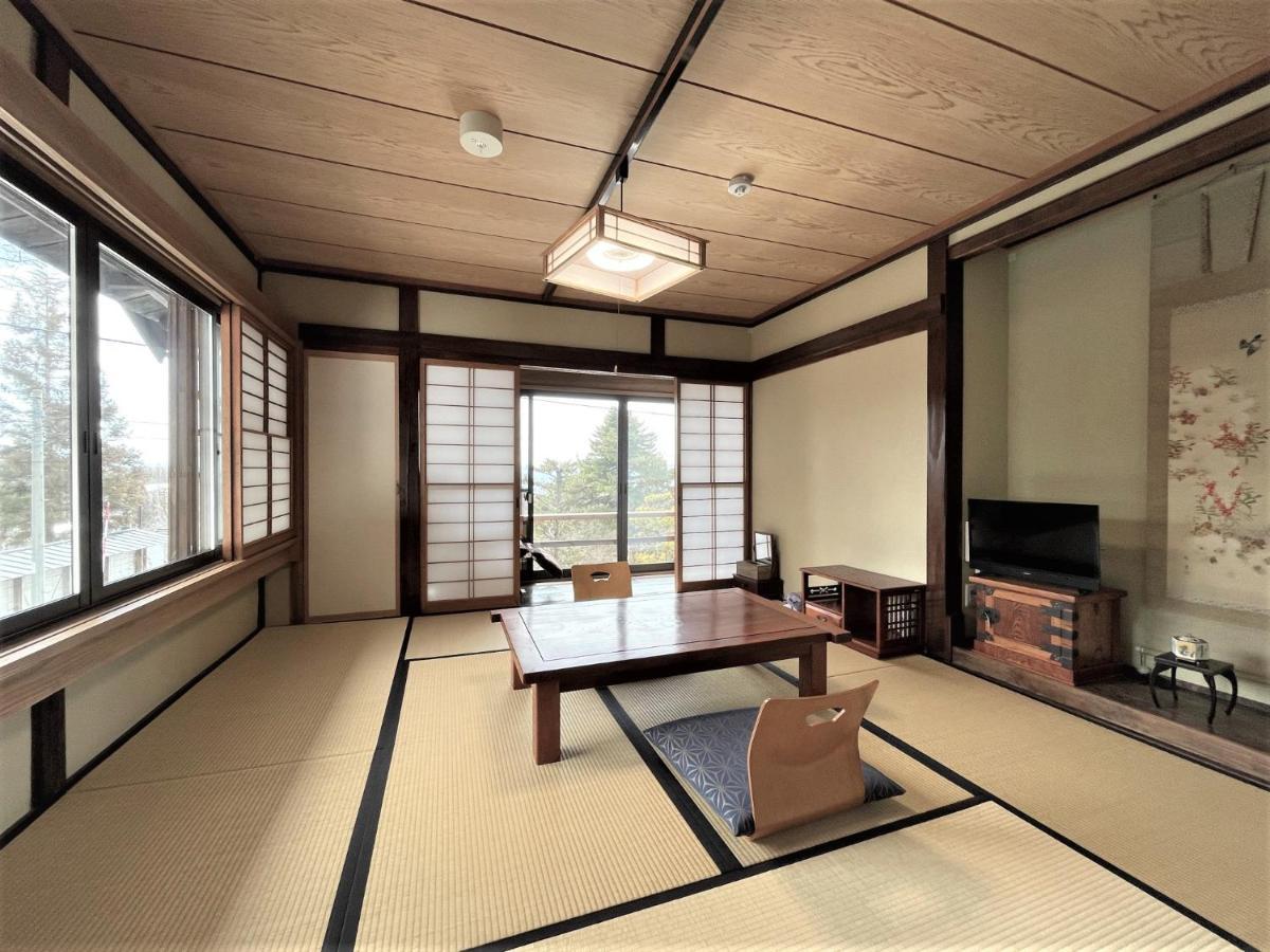 宿屋白金家: Traditional Ryokan Experience Nagano Exterior photo
