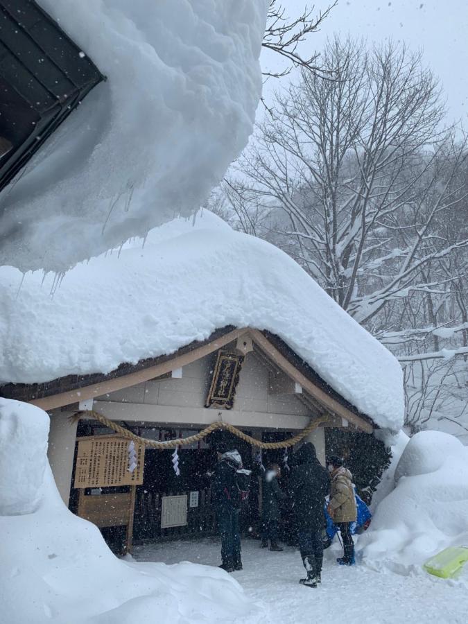 宿屋白金家: Traditional Ryokan Experience Nagano Exterior photo