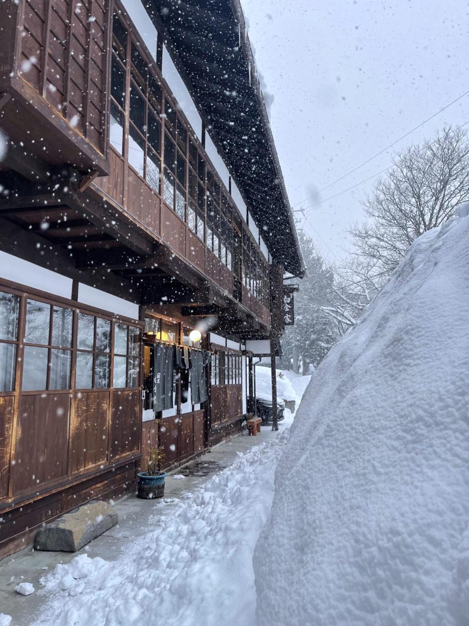 宿屋白金家: Traditional Ryokan Experience Nagano Exterior photo